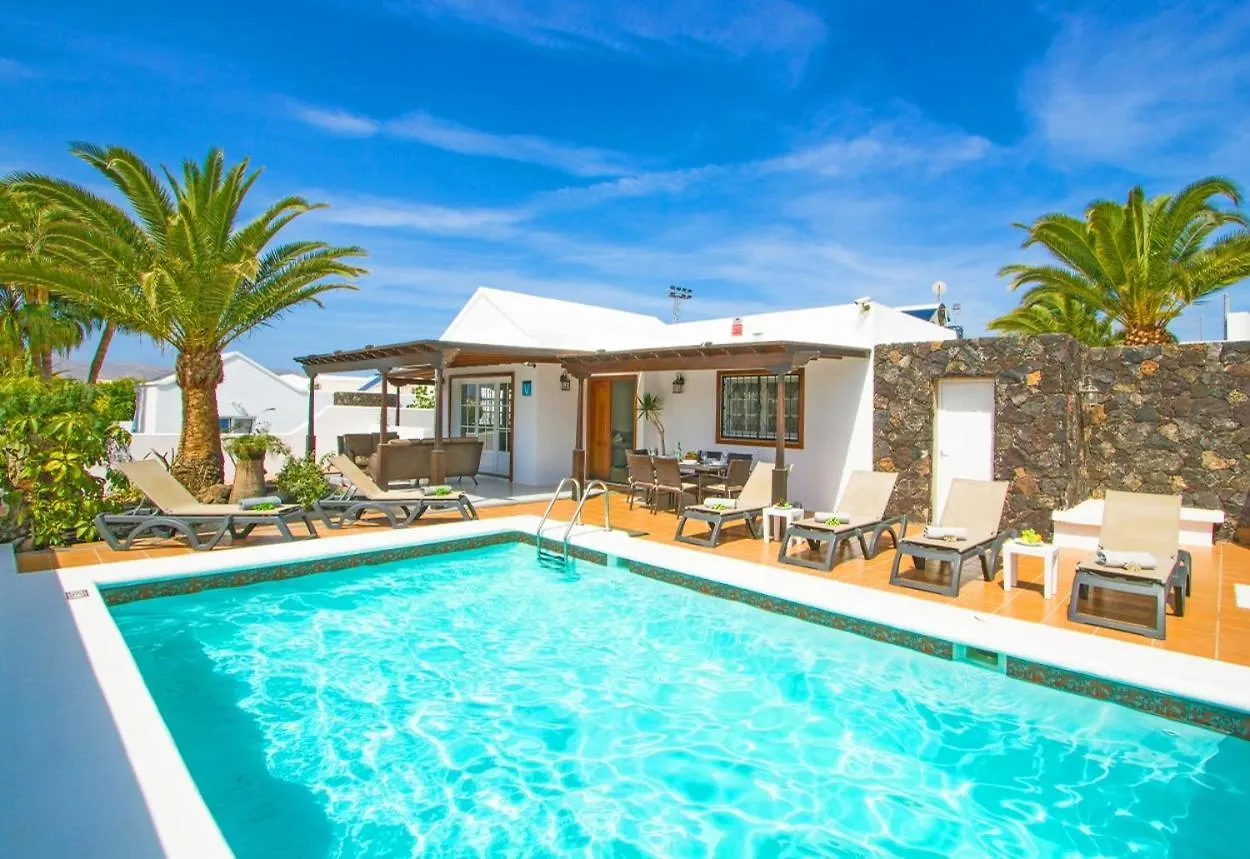 Exceptional 3 Bedroom Villa Adsey -Short Walk To Town - By Lanzarote Leisure Villas Puerto del Carmen  Puerto del Carmen (Lanzarote)